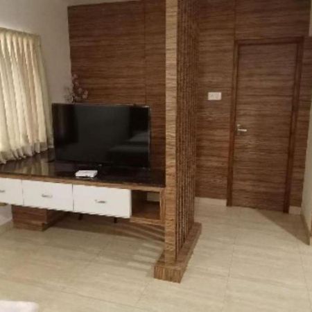 Hotel Residenza Adhikrishna Arcade Erode Esterno foto