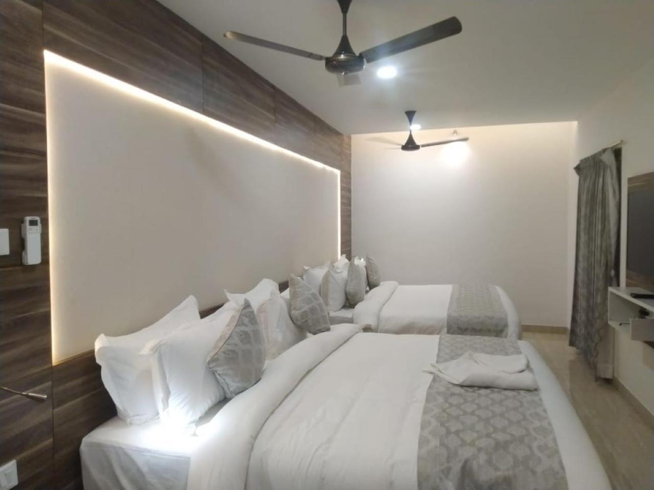 Hotel Residenza Adhikrishna Arcade Erode Esterno foto