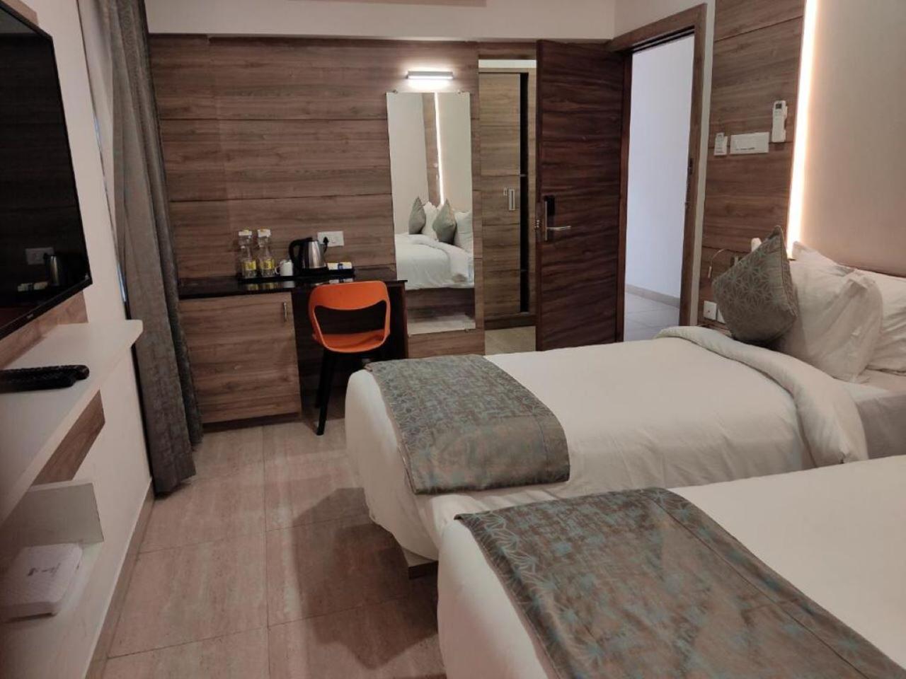 Hotel Residenza Adhikrishna Arcade Erode Esterno foto