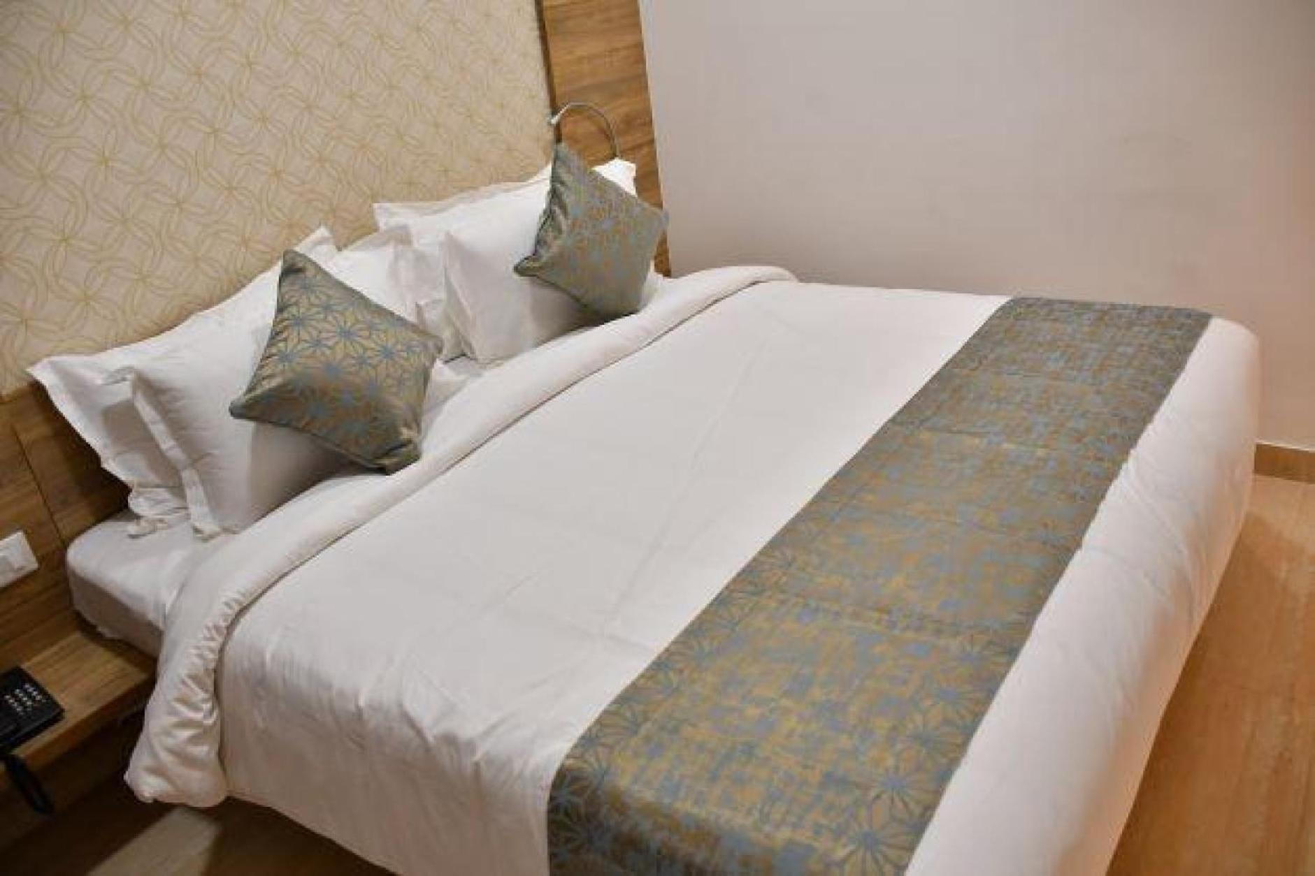 Hotel Residenza Adhikrishna Arcade Erode Esterno foto