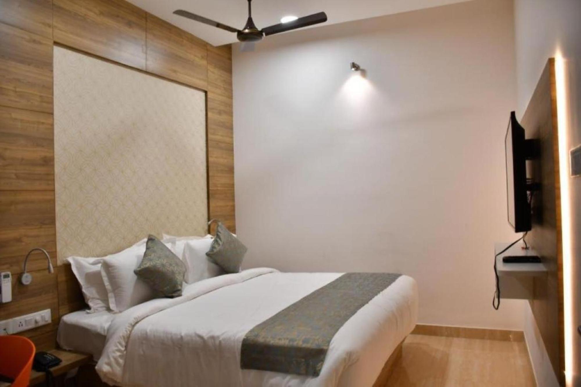 Hotel Residenza Adhikrishna Arcade Erode Esterno foto