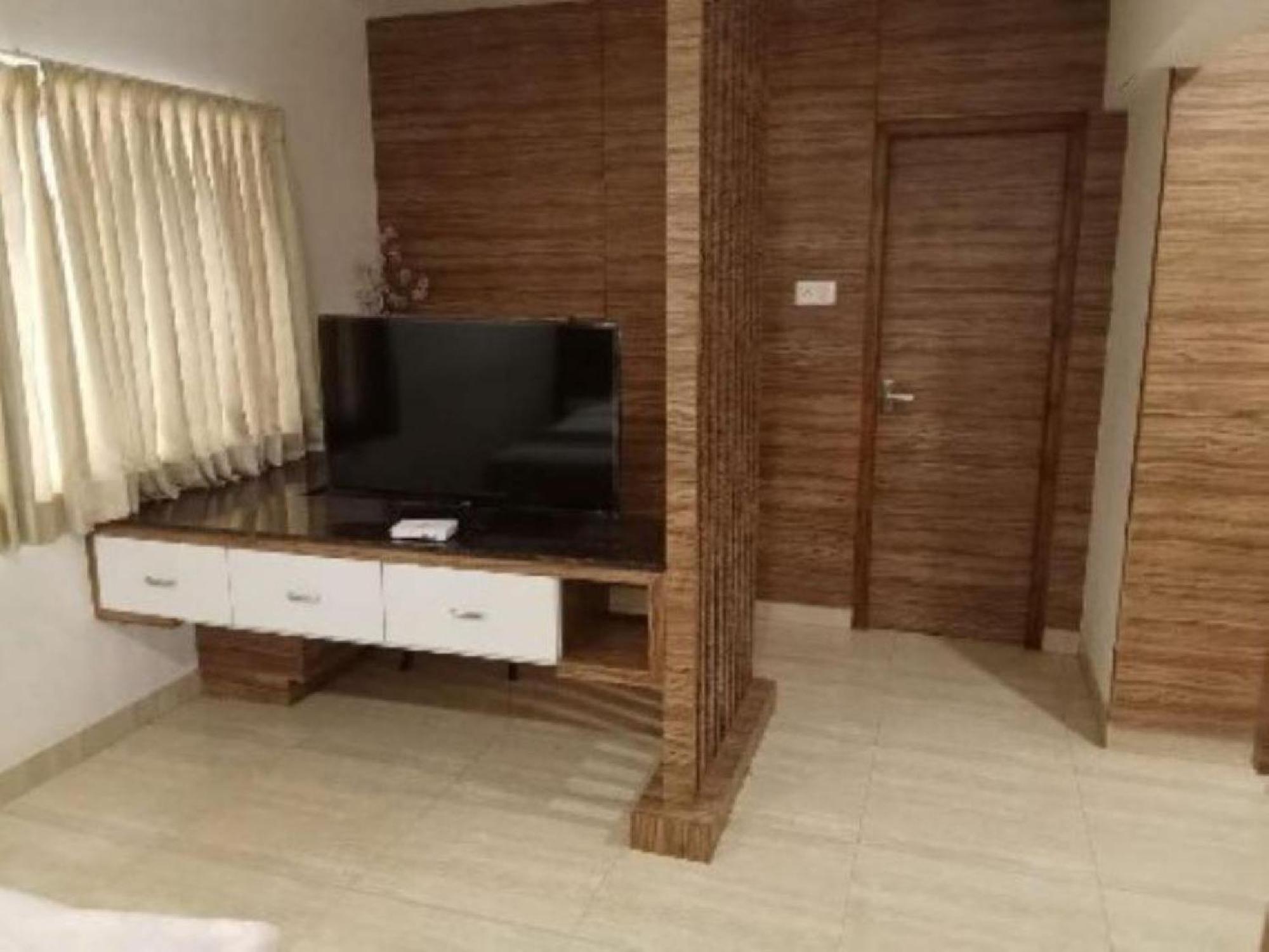 Hotel Residenza Adhikrishna Arcade Erode Esterno foto